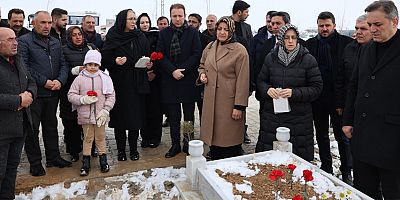 ELBİSTAN’DA DEPREM ŞEHİTLERİ GÖZYAŞLARI VE DUALARLA ANILDI