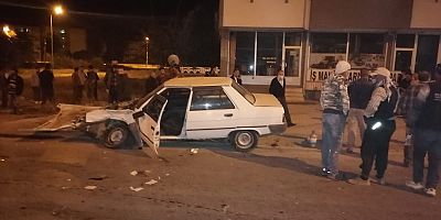 ELBİSTAN’DA İKİ OTOMOBİL ÇARPIŞTI: 2’Sİ AĞIR 4 YARALI