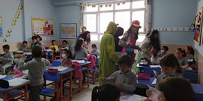 ELBİSTAN’DA KİTAP KARDEŞLİĞİ PROJESİ YÜZLERİ GÜLDÜRDÜ