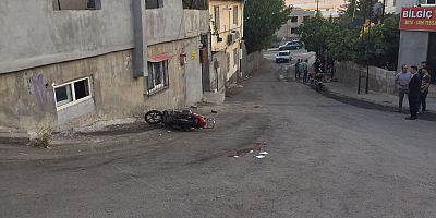 ELEKTRİKLİ BİSİKLETİYLE DUVARA ÇARPTI AĞIR YARALANDI