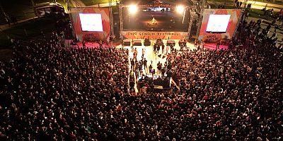 EXPO 2023 GENÇLİK FESTİVALİ’NDE EMRE AYDIN COŞKUSU