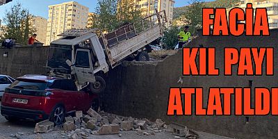  FRENİ BOŞALAN KAMYONET ARAÇLARIN ÜZERİNE UÇTU