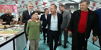 FUTBOL EFSANELERİ KİTAP FUARI’NDA KAHRAMANMARAŞLILARLA BULUŞTU