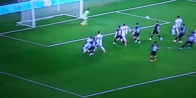 FUTBOL SAHALARINDA  İLGİNÇ OLAY