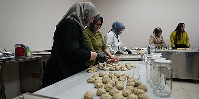 GELENEKSEL KÜLTÜRÜN LEZZETLİ HİKÂYESİ PUSULA MARAŞ’IN ATÖLYESİNDE YAZILDI