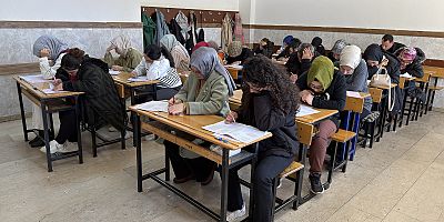 GENÇLER GERÇEK SINAV ATMOSFERİNİ YAŞADI KAHRAMANMARAŞ BÜYÜKŞEHİR’İN DENEME SINAVINA YOĞUN İLGİ