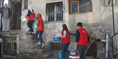 GENÇLER GÖNÜLLERE DOKUNUYOR