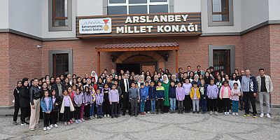 Büyükşehir Belediyesi ve İl Milli Eğitim Müdürlüğü iş birliğiyle hayata geçirilen Şehir Okumaları ve Buluşmaları projesi kapsamında eğitim öğretim yılının ilk programı 9 ilçeden toplamda 120 öğrencini