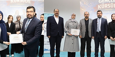 GENÇLER KÜRSÜDE DULKADİROĞLU İLÇE FİNALİ BÜYÜK HEYECANA SAHNE OLDU