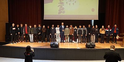 GENÇLER KURTULUŞU OYNADI, KAHRAMANMARAŞ BÜYÜKŞEHİR’DEN KÜLTÜR GEZİSİ KAZANDI