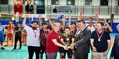 GÖÇMENLER FUNY CAFE, TÜRKOĞLU VOLEYBOL TURNUVASI'NIN ŞAMPİYONU OLDU