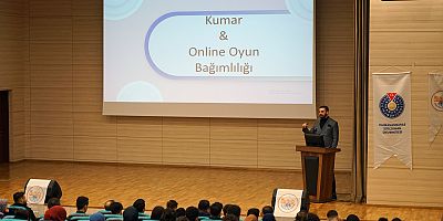 Kahramanmaraş Büyükşehir Belediyesinin düzenlediği konferansta gençlerle bir araya gelen yazar Gökhan Ergür madde