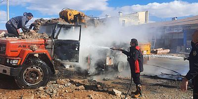GÖKSUN’DA KAMYONET ALEV TOPUNA DÖNDÜ