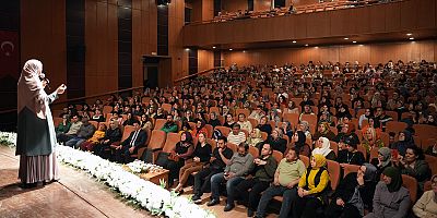 GÖNÜLLERE DOKUNAN SOHBET SALİHA ERDİM KAHRAMANMARAŞLILARA SESLENDİ
