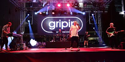 GRİPİN’İN UNUTULMAZ ŞARKILARINA KAHRAMANMARAŞ’TA BİNLER EŞLİK ETTİ
