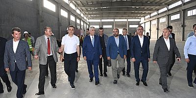 BAKAN BOLAT VE BAŞKAN GÜNGÖR, UÇAK PARÇALARI ÜRETİM TESİSİNİ İNCELEDİ