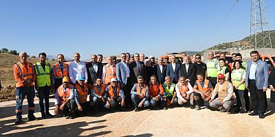 GÜNGÖR VE URALOĞLU, İLK DEPREMİN MERKEZ ÜSSÜ PAZARCIK’I ZİYARET ETTİ