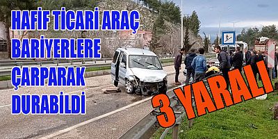 HAFİF TİCARİ ARAÇ BARİYERLERE ÇARPTI: 3 YARALI