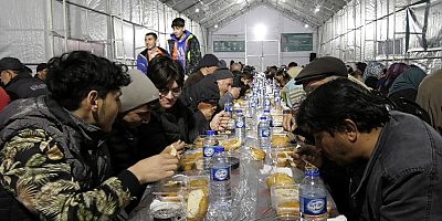 HASENE VAKFI DEPREMİN İLK GÜNÜNDEN İTİBAREN DEPREMZEDELERİN YANINDA