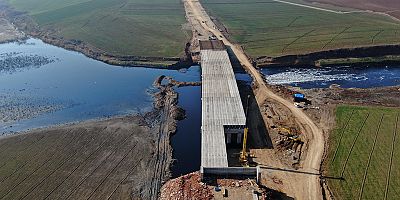 İMRAN KILIÇ BULVARI VE KÖPRÜSÜ’NDE SON KİRİŞLER MONTE EDİLİYOR