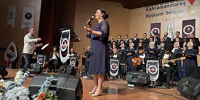“İNCESAZ ŞARKILARI” KONSERİ MÜZİKSEVERLERİ NOSTALJİK BİR YOLCULUĞA ÇIKARDI