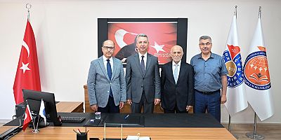 İNSAN VE TOPLUM BİLİMLERİ FAKÜLTESİNDE DEKANLIK DEVİR TESLİMİ GERÇEKLEŞTİ