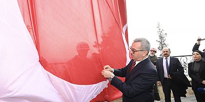 İSTİKLAL MADALYASI ŞANLI BAYRAĞIMIZDA DALGALANDI