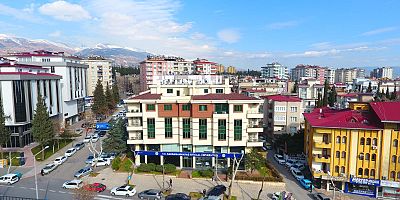 İSTİKLAL ÜNİVERSİTESİ’NDE REKTÖRÜNÜ BEKLİYOR