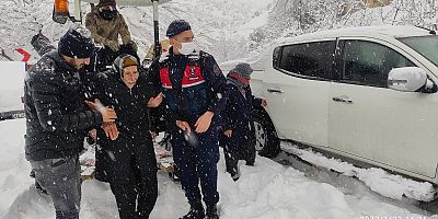 JANDARMA EKİPLERİ VATANDAŞLARIN YARDIMINA KOŞTU