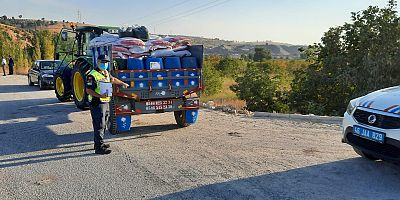 JANDARMA TRAFİK TİMLERİ KAHRAMANMARAŞ’TA TRAKTÖR DENETİMLERİ YAPTI