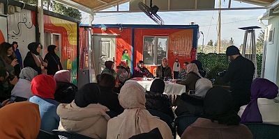 KADEM DEPREM ŞEHİTLERİNİ KABİRLERİ BAŞINDA ZİYARET ETTİ