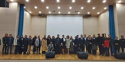 KADININ TOPLUMDAKİ YERİ VE ÖNEMİ MASAYA YATIRILDI



Kahramanmaraş Büyükşehir Belediyesi ve KSÜ iş birliğiyle Yunus Emre Kongre ve Kültür Merkezi’nde ‘Kadın ve Toplum’ paneli düzenlendi.