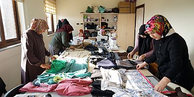 KADINLAR BÜYÜKŞEHİR’İN ATÖLYELERİNDE SANATLA HAYATA DOKUNUYOR