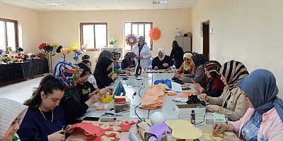 KADINLAR BÜYÜKŞEHİR’İN KURSUNDA HEM SOSYALLEŞİYOR HEM ÜRETİYOR