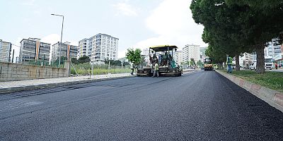 KAHRAMANMARAŞ BÜYÜKŞEHİR, AHIR DAĞI CADDESİ’NDE ASFALT MESAİSİNİ SÜRDÜRÜYOR