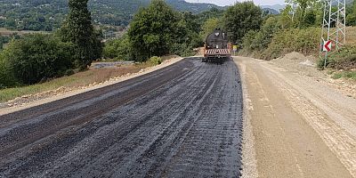 KAHRAMANMARAŞ BÜYÜKŞEHİR, ANDIRIN’DA 6 MAHALLEYE ULAŞIM SAĞLAYAN GRUP YOLUNU YENİLİYOR