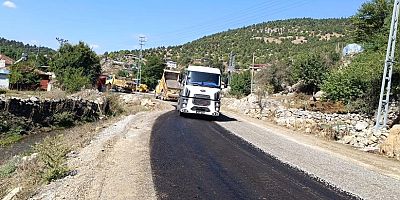 KAHRAMANMARAŞ BÜYÜKŞEHİR ANDIRIN’DA YOLLARI YENİLİYOR