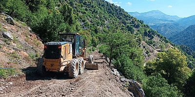 KAHRAMANMARAŞ BÜYÜKŞEHİR, ANDIRIN KIRSALINDA 21 MAHALLENİN YOLUNU İYİLEŞTİRİYOR