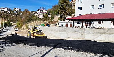 KAHRAMANMARAŞ BÜYÜKŞEHİR, ANDIRIN YOLLARINI YENİLİYOR