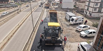 KAHRAMANMARAŞ BÜYÜKŞEHİR, ASFALT MESAİSİNİ DULKADİROĞLU’NDA SÜRDÜRÜYOR