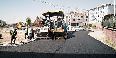 KAHRAMANMARAŞ BÜYÜKŞEHİR, ASFALT MESAİSİNİ YENİ HAFTADA 20 FARKLI NOKTADA SÜRDÜRECEK