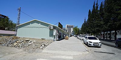 KAHRAMANMARAŞ BÜYÜKŞEHİR, AZERBAYCAN BULVARI’NDA ÇEVRE DÜZENLEMELERİNİ SÜRDÜRÜYOR