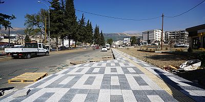 KAHRAMANMARAŞ BÜYÜKŞEHİR, AZERBAYCAN BULVARI’NI YENİLİYOR