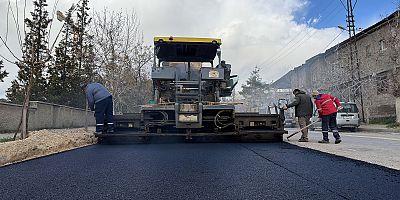 KAHRAMANMARAŞ BÜYÜKŞEHİR BELEDİYESİ DULKADİROĞLU’NDA YOL YENİLEME ÇALIŞMALARINI SÜRDÜRÜYOR