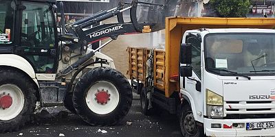 KAHRAMANMARAŞ BÜYÜKŞEHİR BELEDİYESİ İNŞAAT ATIKLARINI TEMİZLİYOR