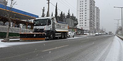 KAHRAMANMARAŞ BÜYÜKŞEHİR BELEDİYESİ KAR MESAİSİNDE TÜM EKİPLER SAHADA