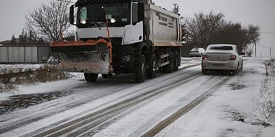 KAHRAMANMARAŞ BÜYÜKŞEHİR BELEDİYESİ, KUZEY İLÇELERDE KARLA MÜCADELEYİ 7/24 SÜRDÜRÜYOR
