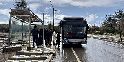 KAHRAMANMARAŞ BÜYÜKŞEHİR BELEDİYESİNDEN BAYRAMDA KABRİSTAN ZİYARETLERİNE BÜYÜK KOLAYLIK: ÜCRETSİZ ULAŞIM VE İKRAM HİZMETİ