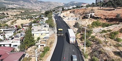 KAHRAMANMARAŞ BÜYÜKŞEHİR, BÜĞLEK CADDESİ'NDE ASFALT ÇALIŞMALARINI SÜRDÜRÜYOR