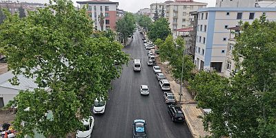 KAHRAMANMARAŞ BÜYÜKŞEHİR, CAHİT ZARİFOĞLU CADDESİ’NİN ASFALTINI BAŞTAN UCA YENİLEDİ